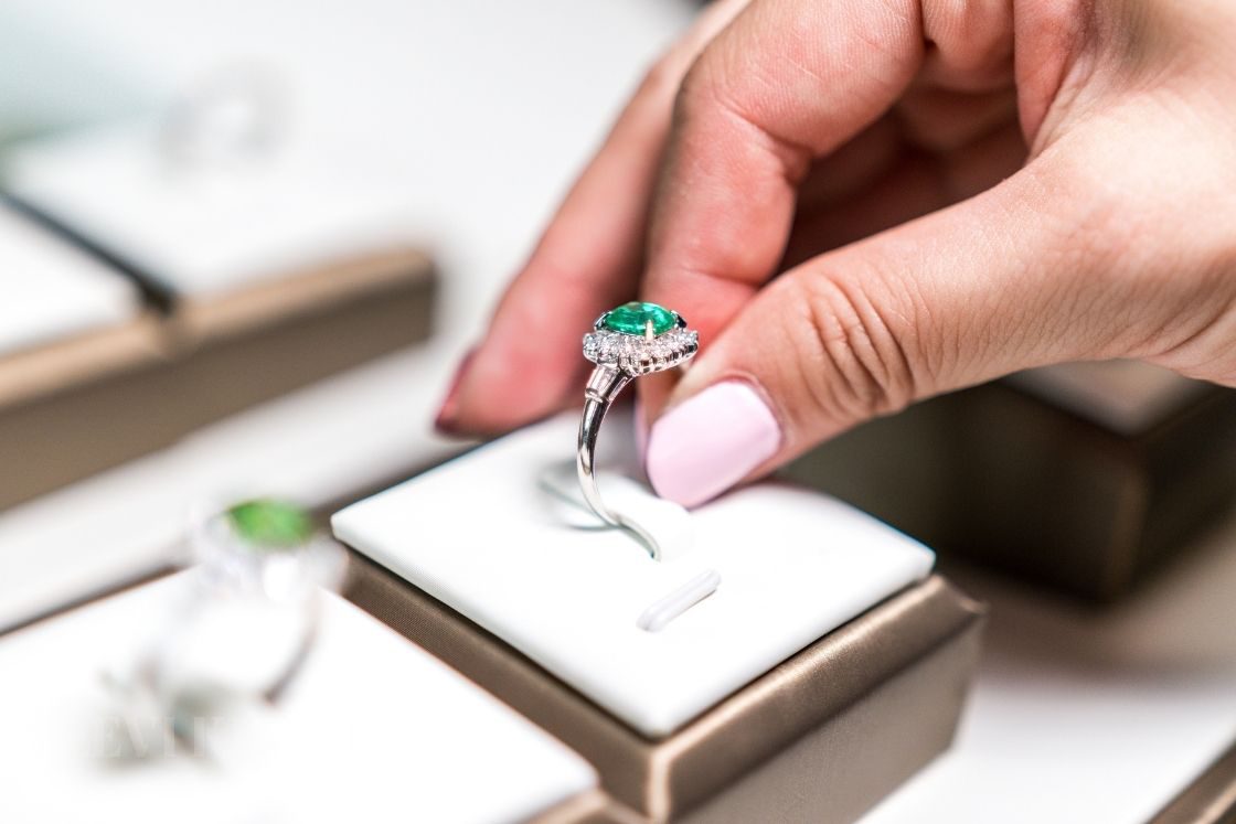 What To Look For When Buying Emerald Jewelry
