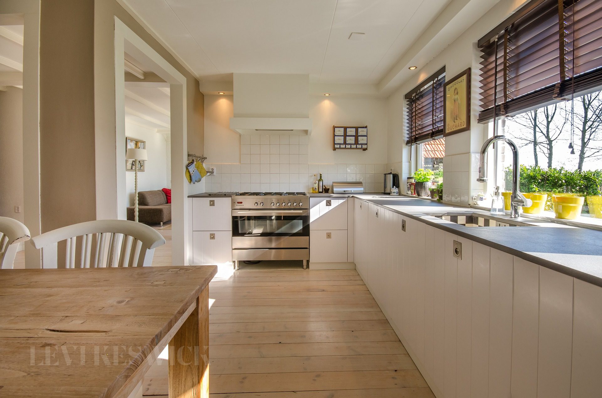 6 Tips On How To Brighten Up A Large Family House